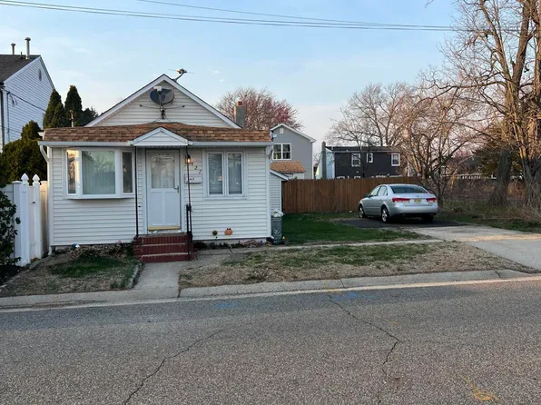 427 Sullivan Place, Union Beach, NJ 07735