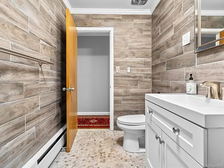 64 N Lake Dr #C2 — Photo 9