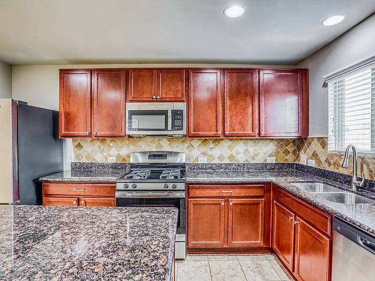 6450 Dayridge Ln — Photo 8