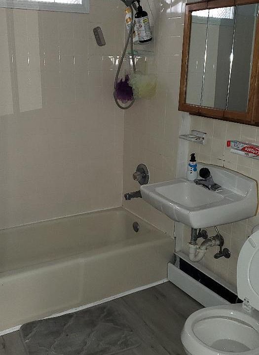 2nd image of 485 Hinman Ave #3