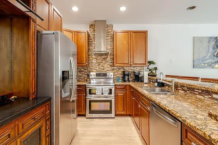 4 bed, 3.5 bath, 2489 sqft, $8,900 — Photo 4