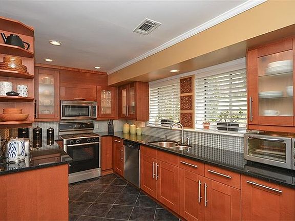 3rd image of 3775 Kensington Dr