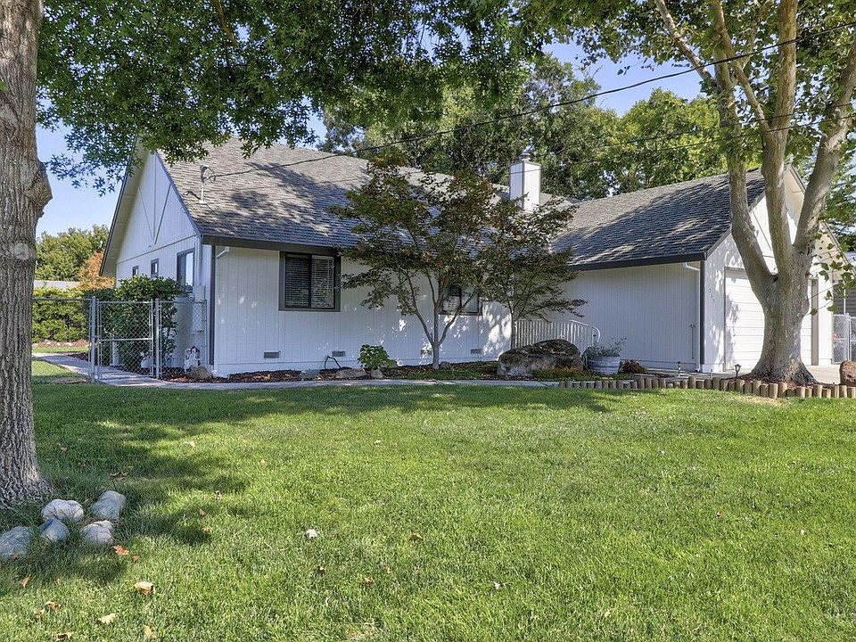 2nd image of 2651 Cedar St