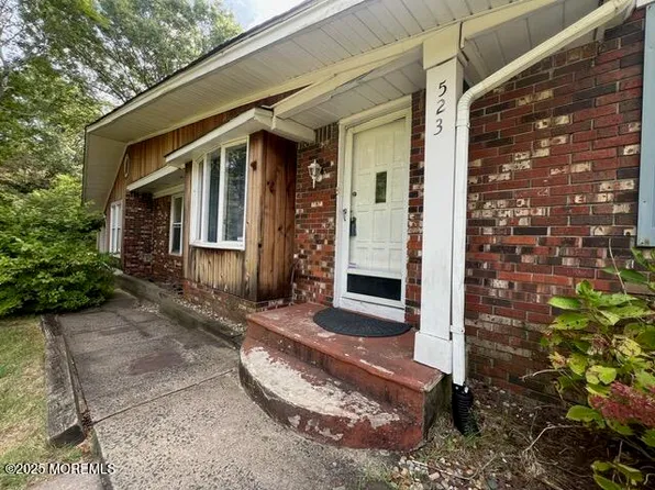 523 Texas Rd, Morganville, NJ 07751