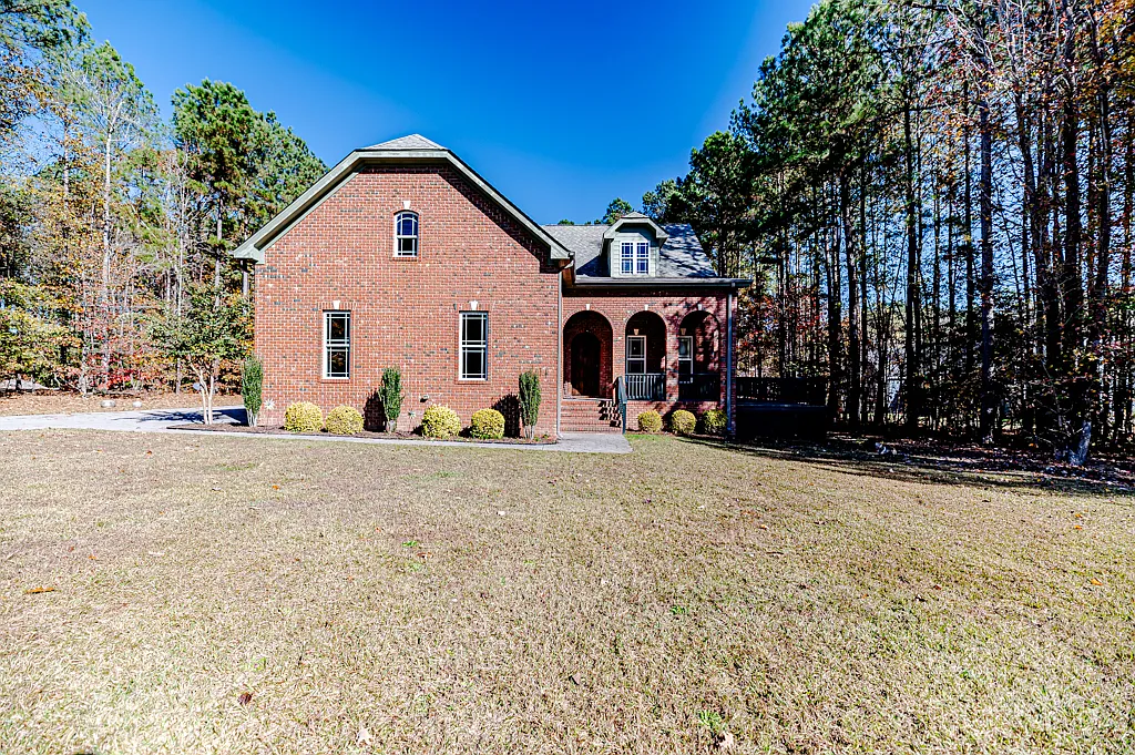 3 bed, 2450 sqft, $2,600 — Photo 3