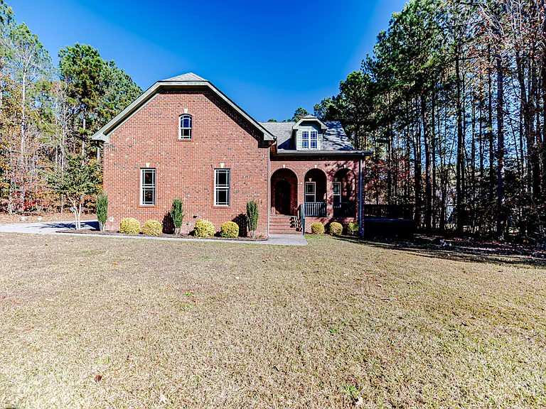 233 Saintsbury Pl — Photo 3