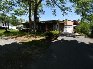 11 Osage Trl, Oak Ridge, NJ 07438