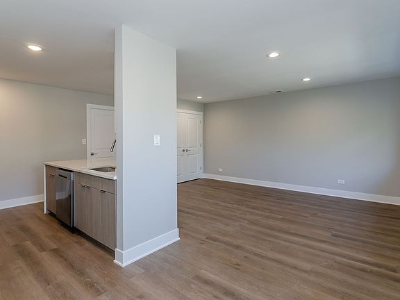 3rd image of 1533 N Wieland St APT 1B