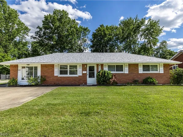 2230 Lynnwood Dr, Stow, OH 44224