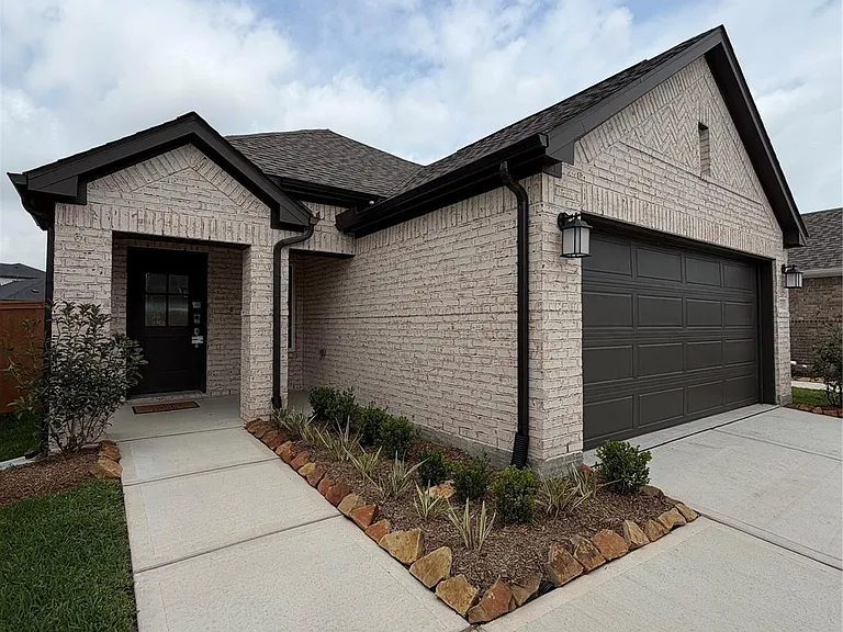 8123 Kay Harbor Dr — Photo 2