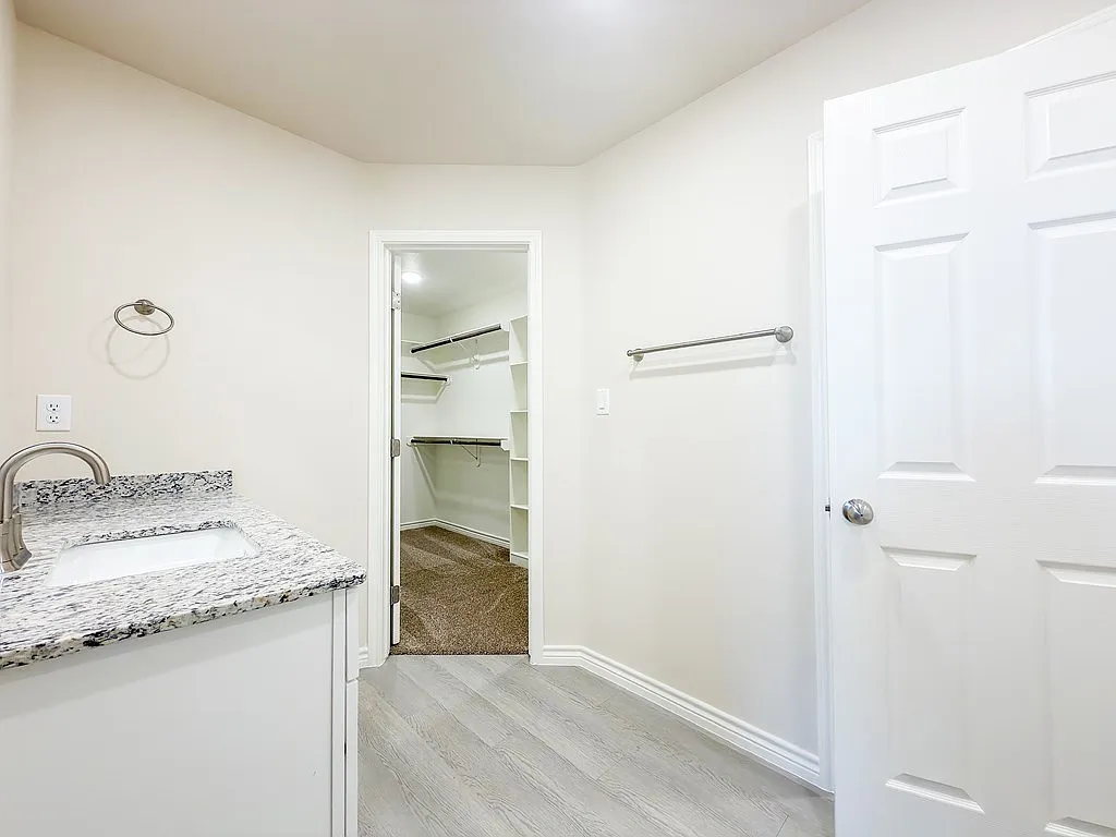 3 bed, 2.0 bath, 1910 sqft, $2,950 — Photo 3