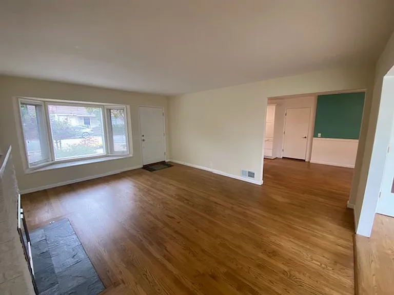 920 Crest Ave — Photo 6