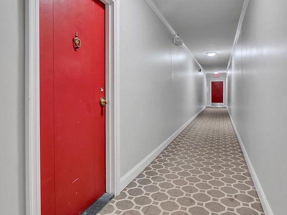 5th image of 6141 Leesburg Pike APT 504