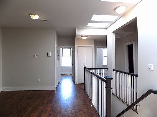 4th image of 17 Grattan St #2
