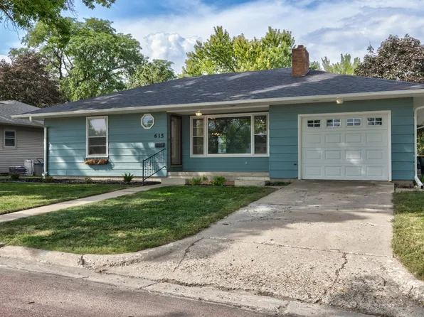 615 E Meadow Ln, Redwood Falls, MN 56283