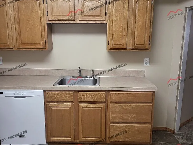 848 NW Maryland Ave — Photo 6