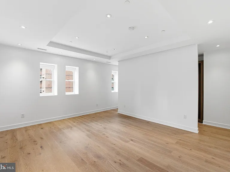 2110 Walnut St #301 — Photo 16