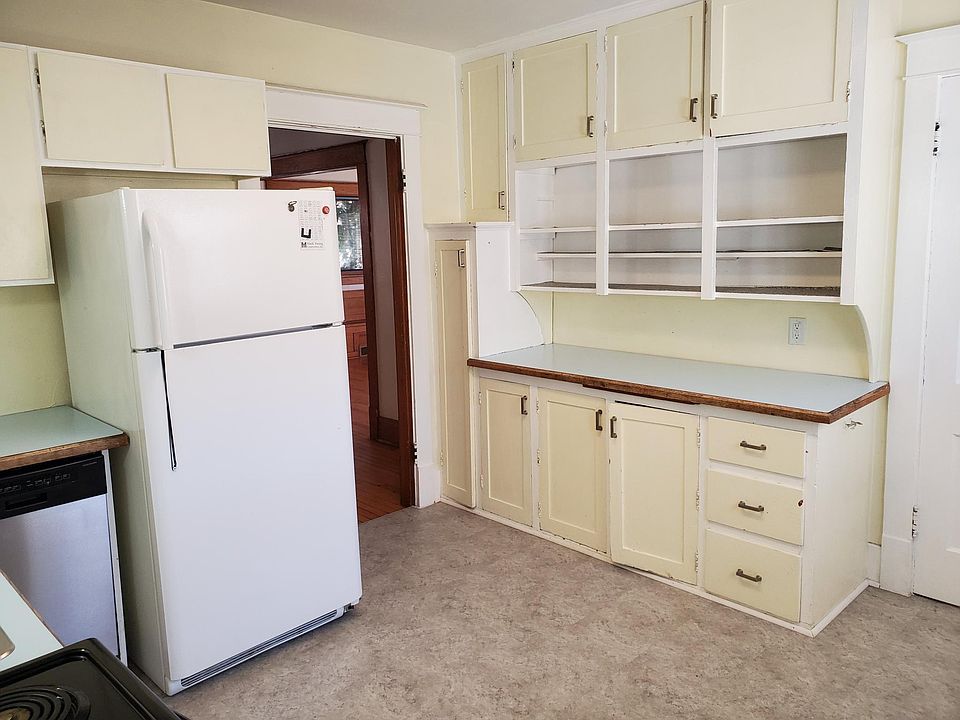 Kitchen with DW & W/D