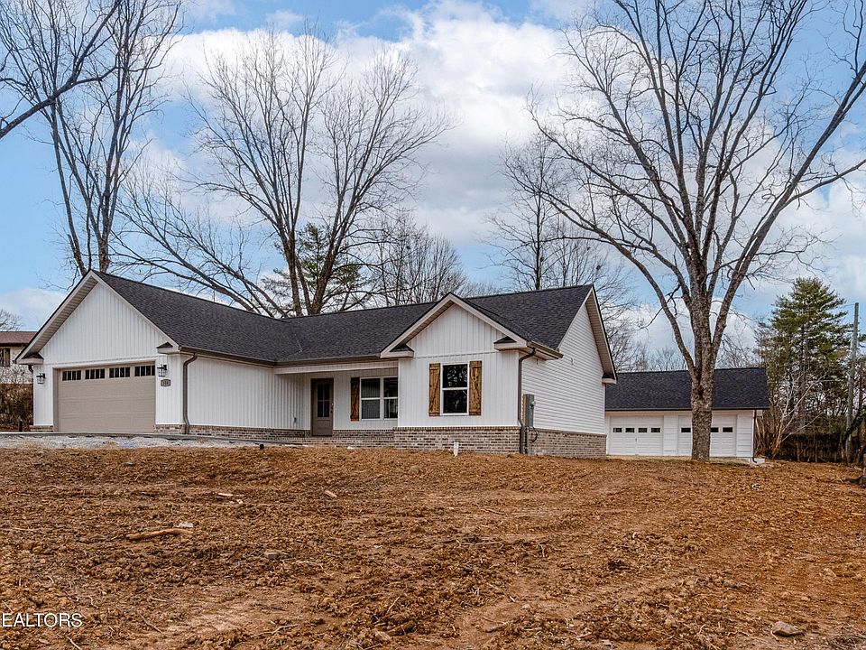 1st image of 104 Ruskin Cir