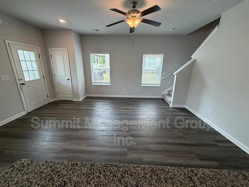 4 bed, 2.5 bath, $1,995 — Photo 4