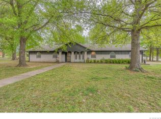 10636 E 530th Rd, Claremore, OK 74019