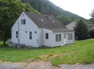 317 Edgewater Dr, Cedar Bluff, VA 24609