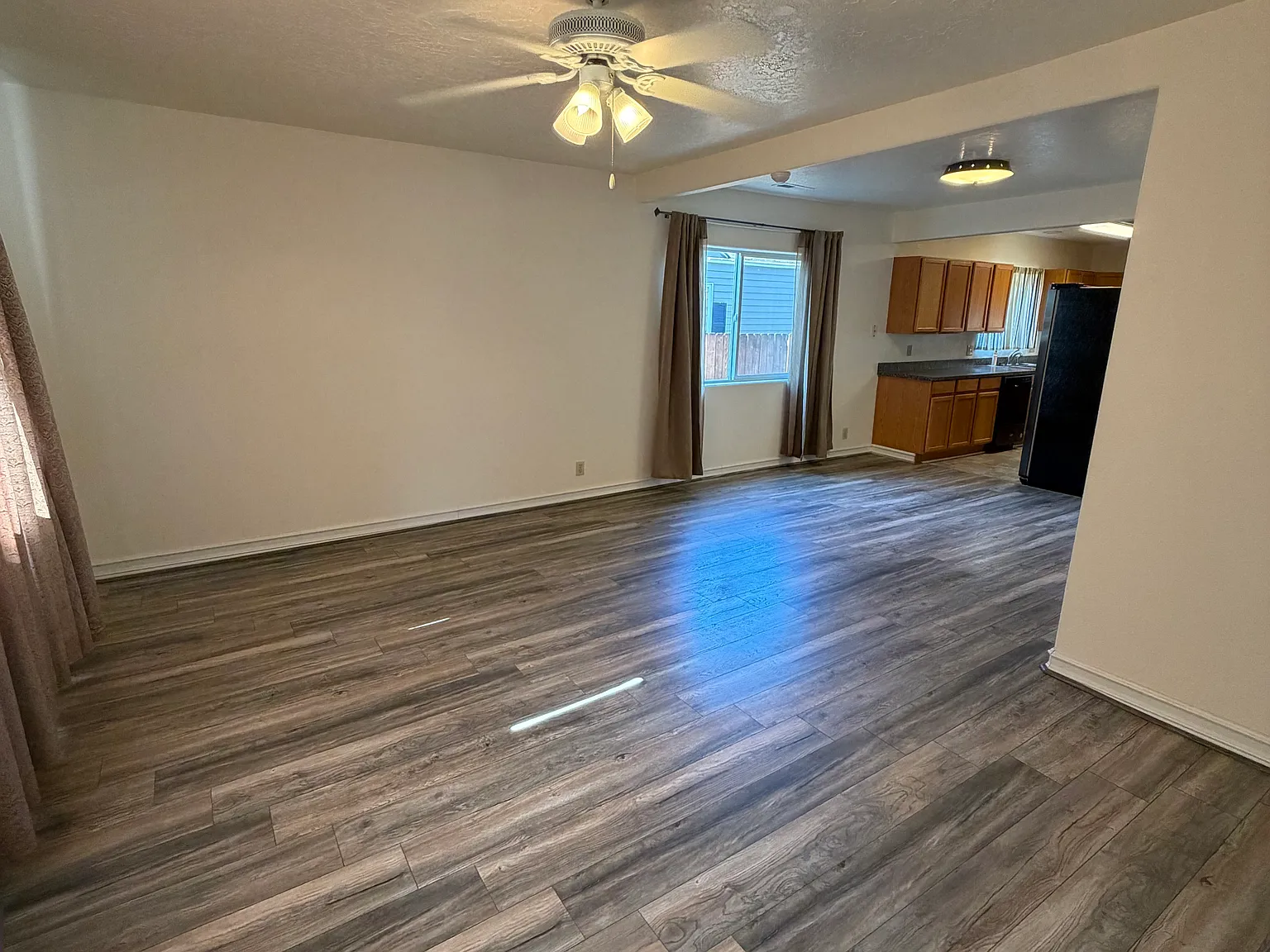 2 bed, 978 sqft, $1,900 — Photo 3