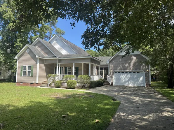 210 Chadwick Shores Dr, Sneads Ferry, NC 28460