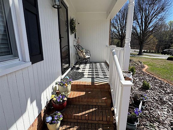 3rd image of 219 Catawba Dr