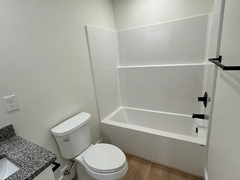 2204 Chester St — Photo 14