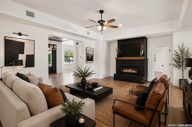 5 bed, 3.5 bath, 2891 sqft, $2,500 — Photo 4