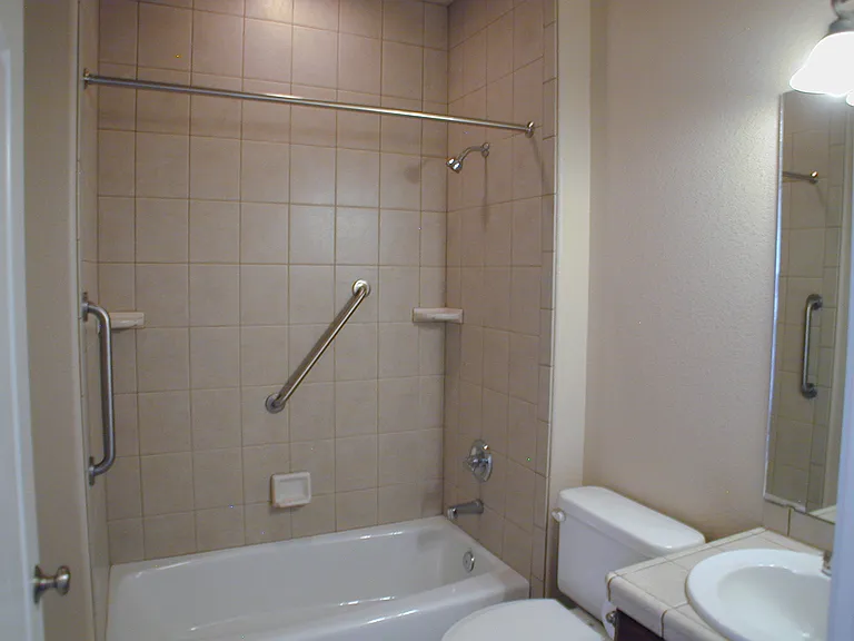 400 Sterling Dr — Photo 5