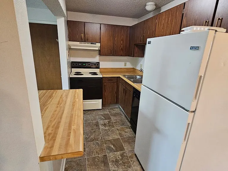 411 S Jefferson St — Photo 5