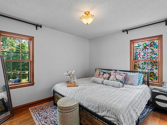 4th image of 986 Galvin Ave