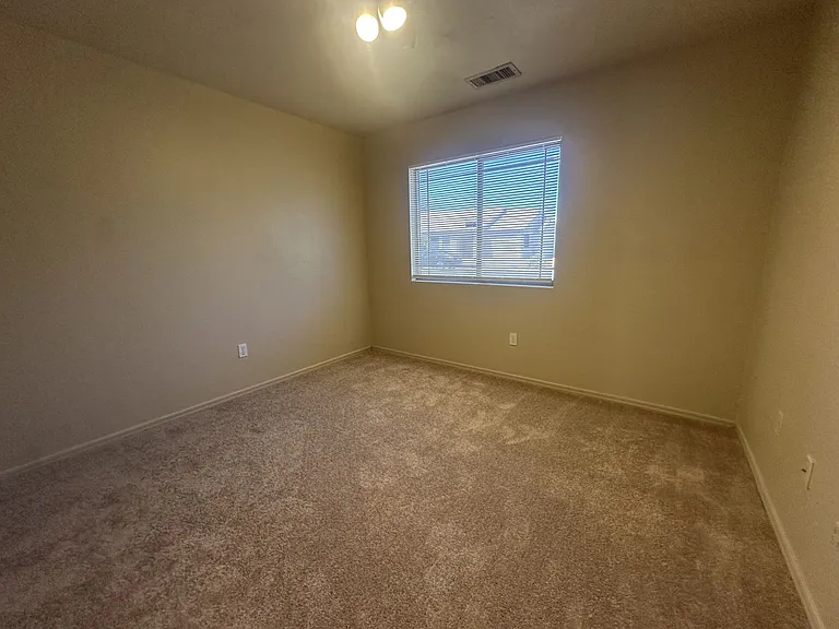 339 N Ocean Dr — Photo 23