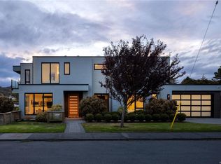 430 Saint Patrick St, Oak Bay, BC V8S 4X3