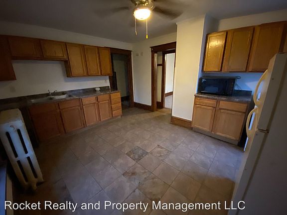 5th image of 808 E Court St APT 3
