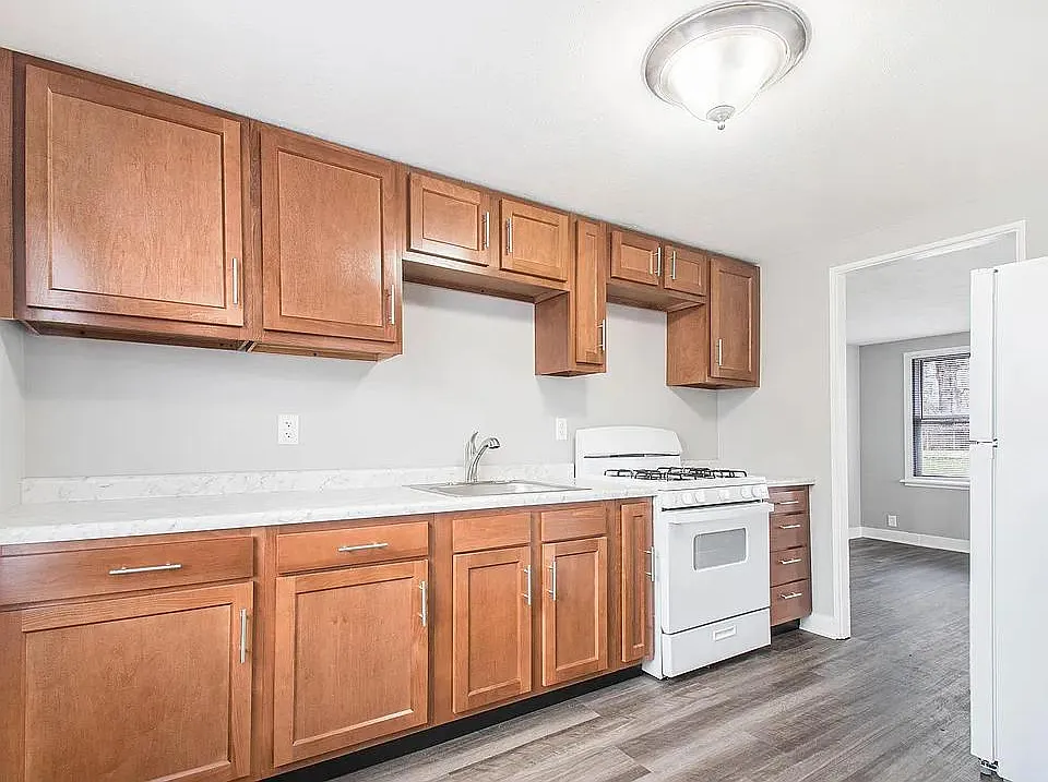 1534 E Bowman St — Photo 3