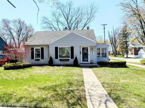 88 Crocker Blvd, Mount Clemens, MI 48043