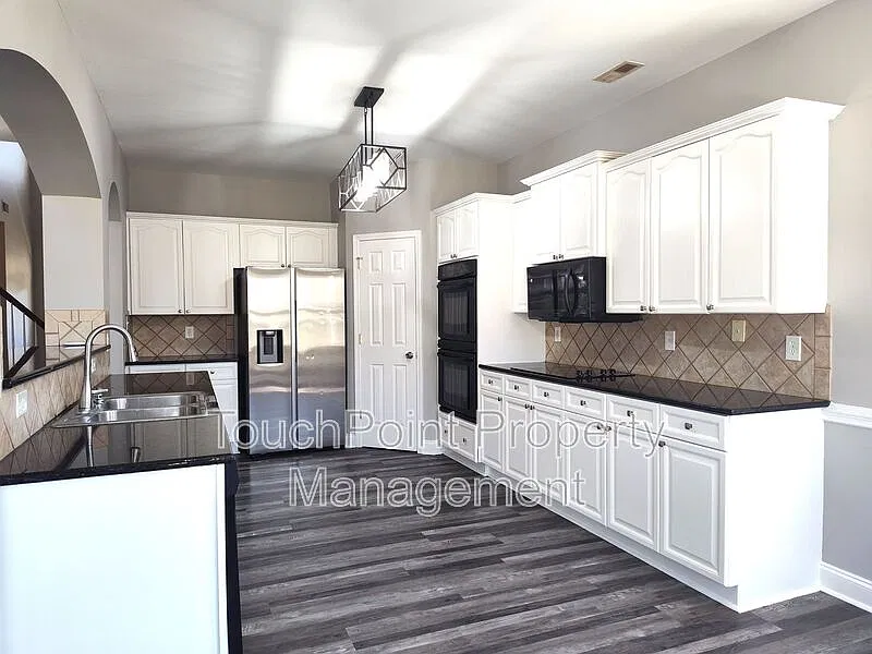 5 bed, 3.5 bath, 3427 sqft, $2,550 — Photo 4