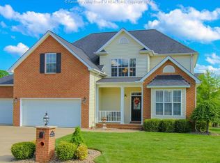 4045 Farmington Dr, Hurricane, WV 25526