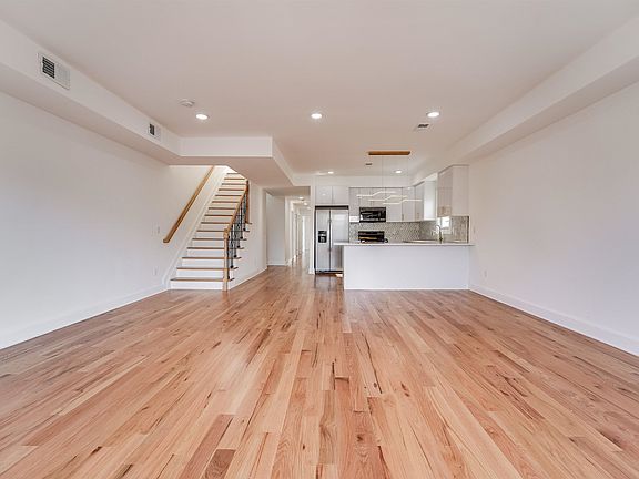 3rd image of 54 Logan Ave Floor 2