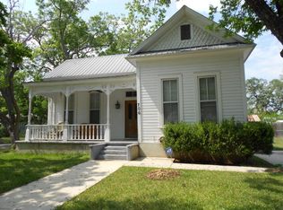706 Mitchell Ave, Seguin, TX 78155