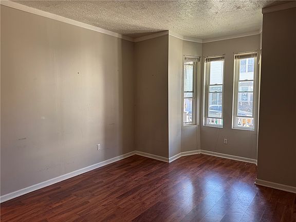 4th image of 1734 Middle St