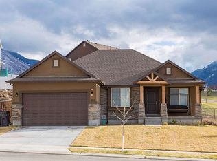 203 W Sky Hawk Way, Elk Ridge, UT 84651