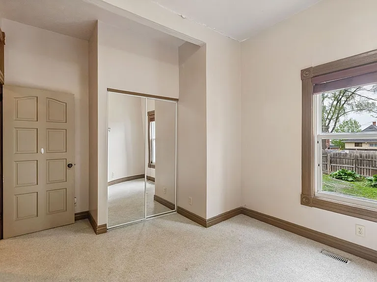 1315 S 32nd St — Photo 11