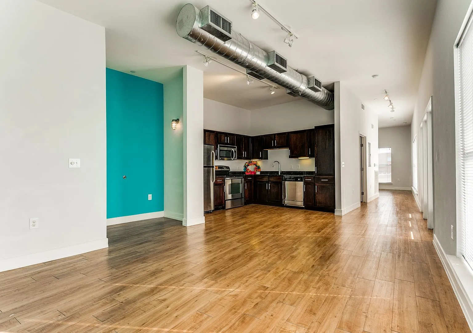 1 Bedroom/1 Bath Condo Steele House Lofts — Photo 4