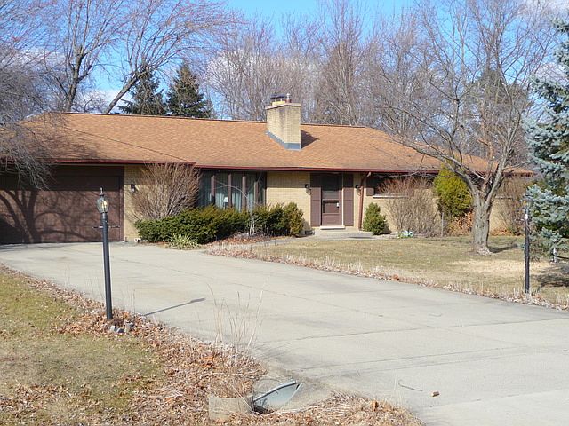 1st image of 10 Glenbrook Dr