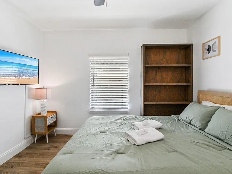 1032 W Jennings St — Photo 15