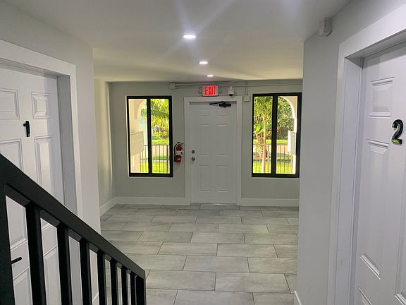 4th image of 1639 Madison St #11A